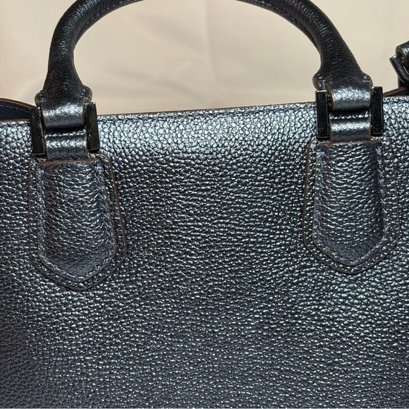 🔥 SALE! Michael Kors Adele Midnight Crossbody Bag with Adjustable Strap - Picture 10 of 16